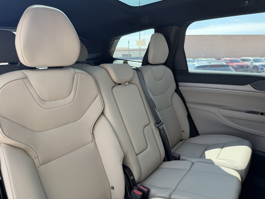 Used 2025 Volvo EX90 Ultra AWD/4WD image 37