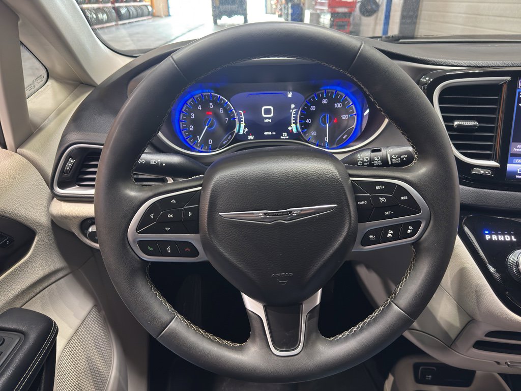 Used 2024 Chrysler Pacifica Touring-L image 22