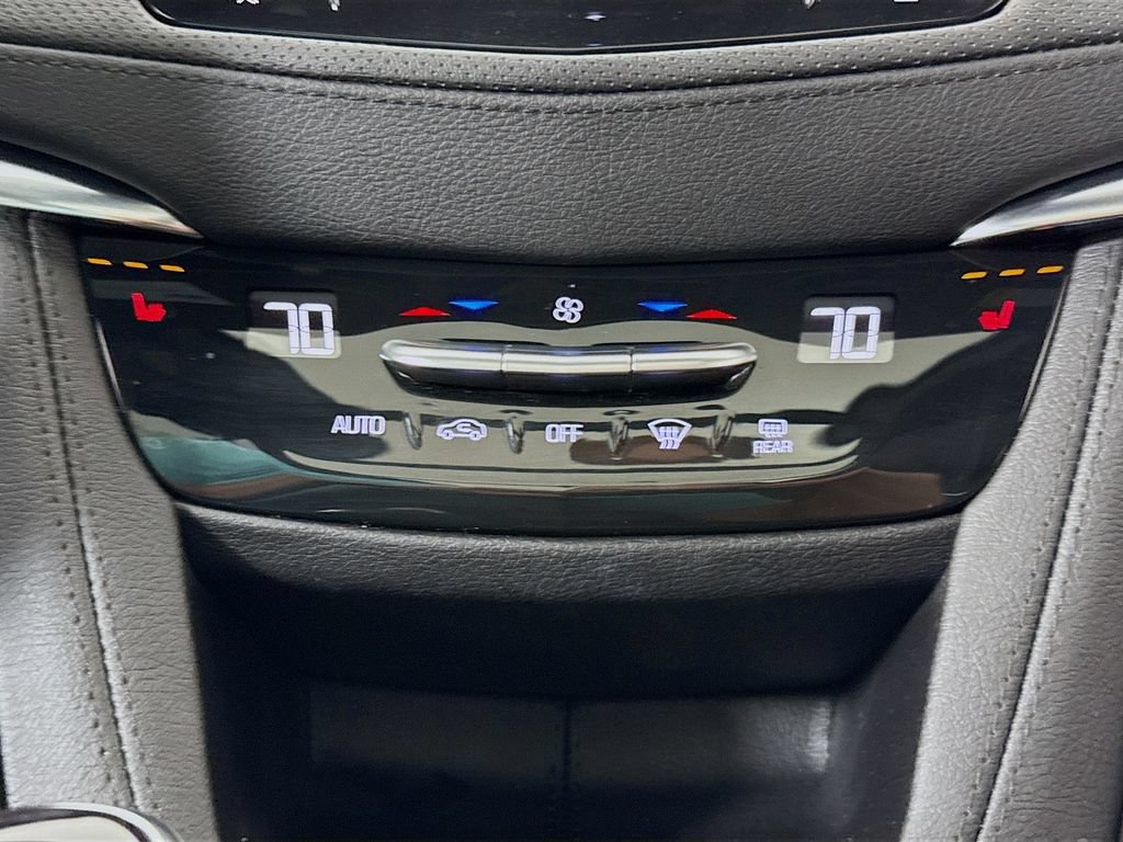 Used 2025 Cadillac XT6 Luxury FWD image 16
