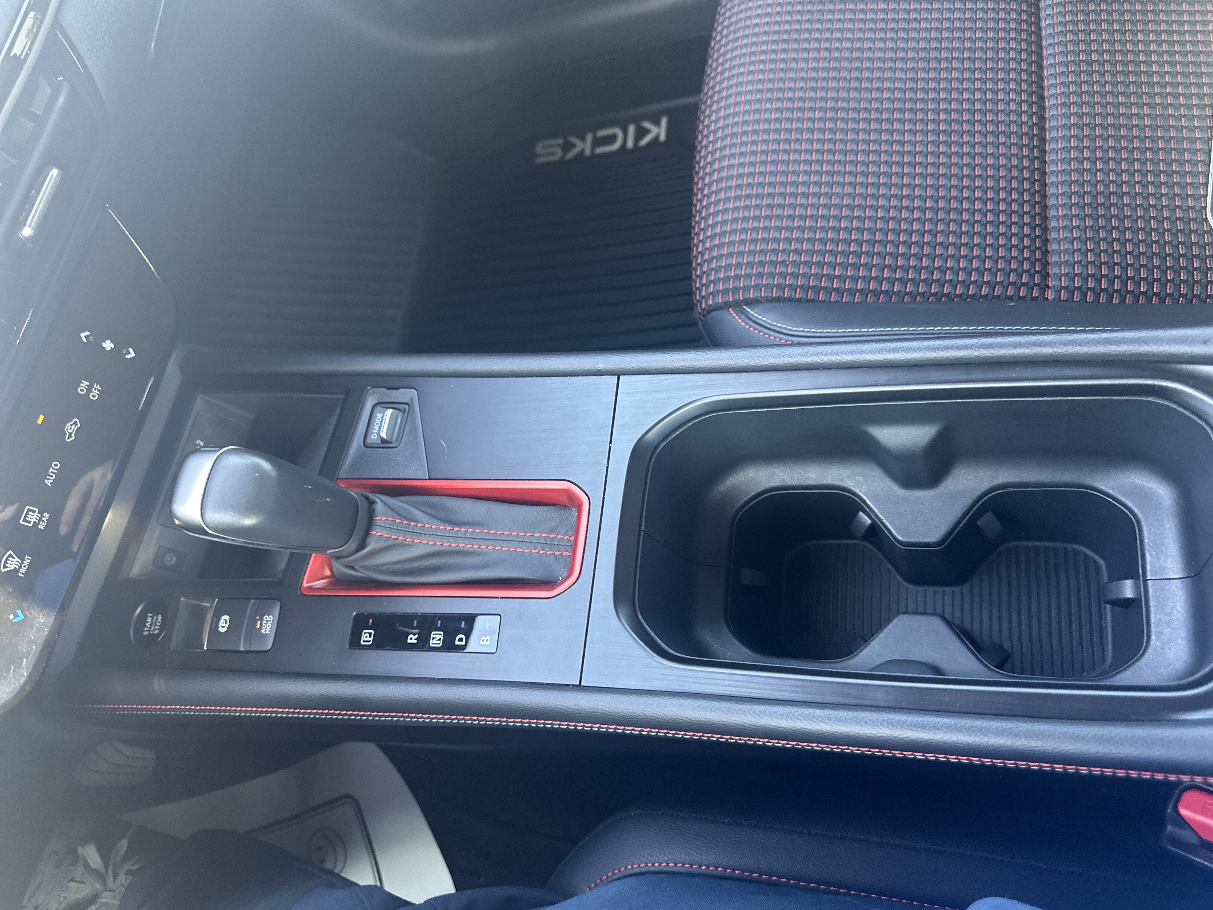 Certified 2025 Nissan Kicks SR FWD image 24