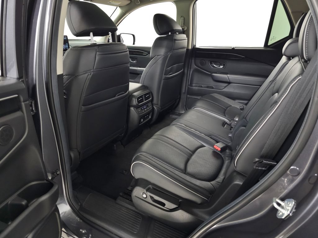 Used 2025 Honda Pilot Elite image 34
