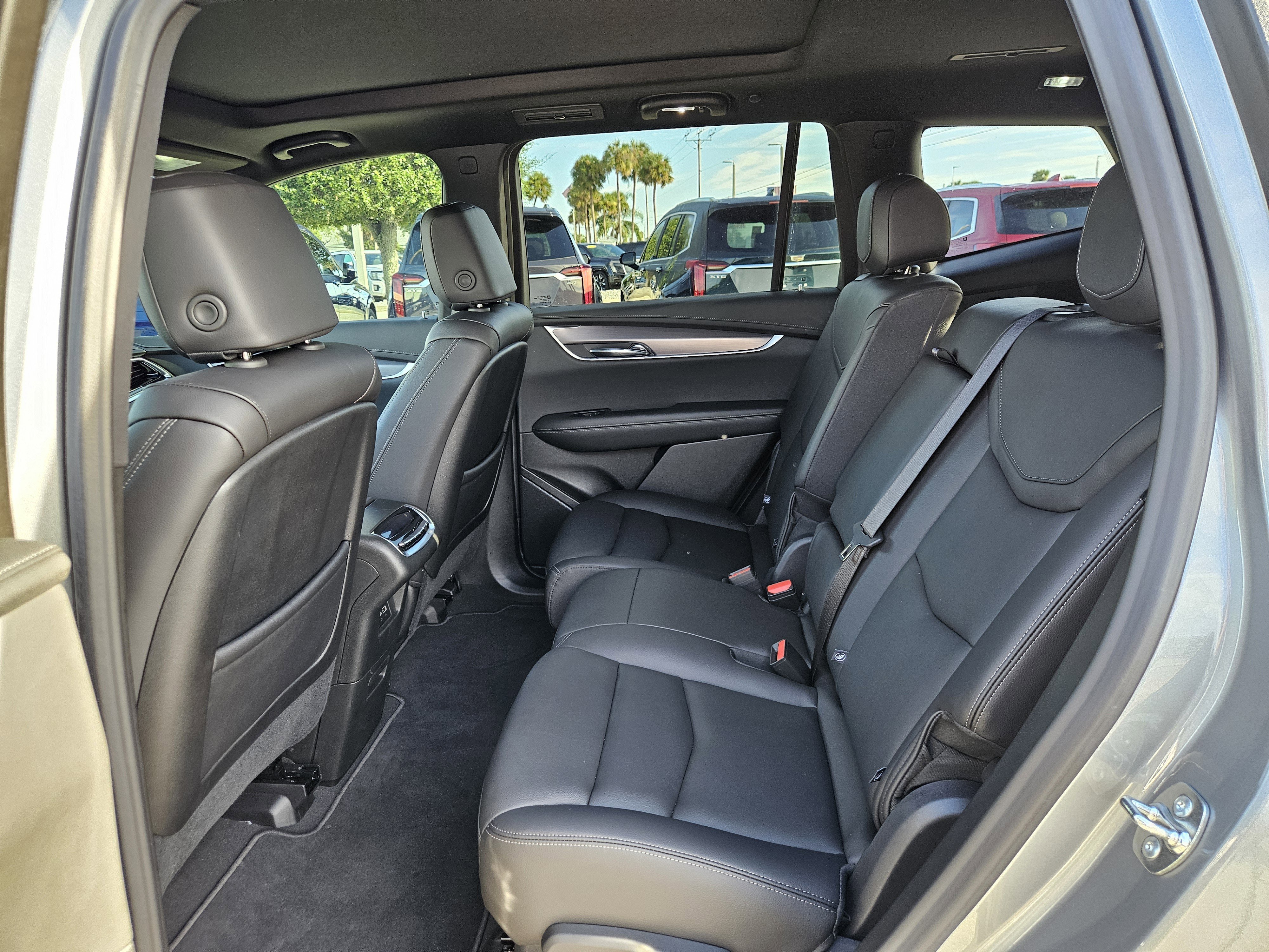 New 2025 Cadillac XT6 Luxury image 14