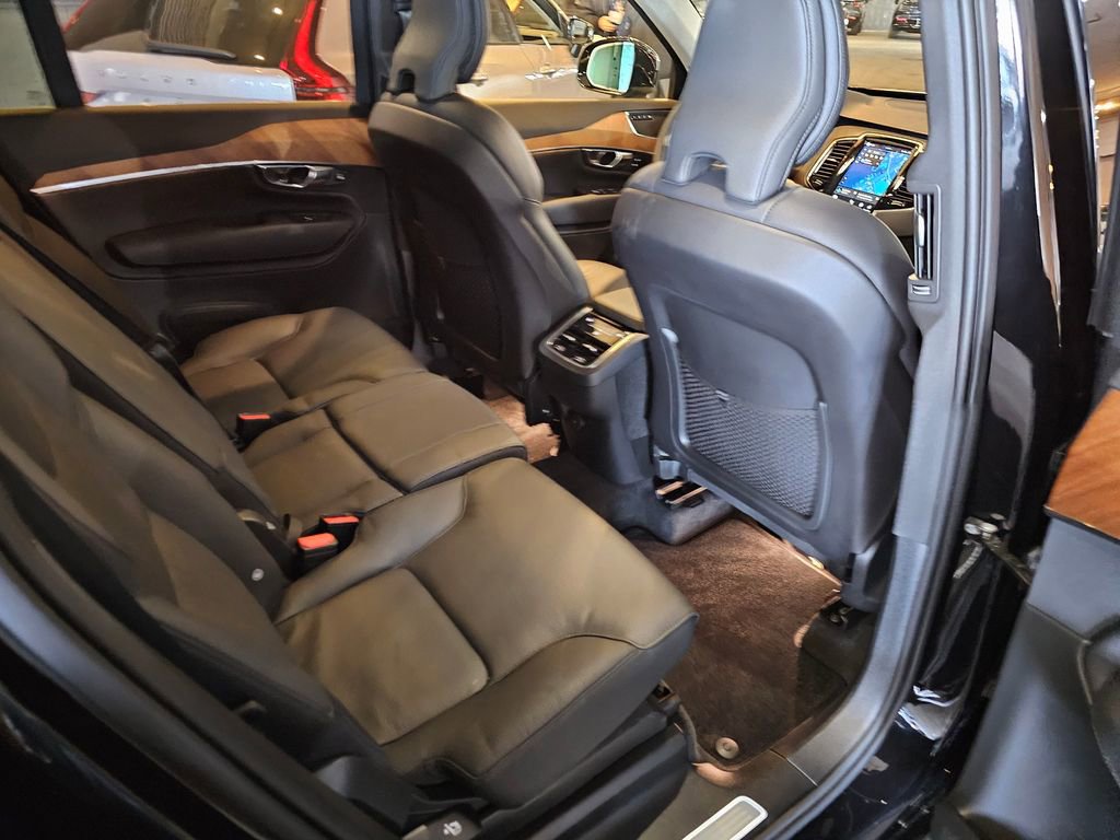 Certified 2024 Volvo XC90 B5 Plus AWD/4WD image 9