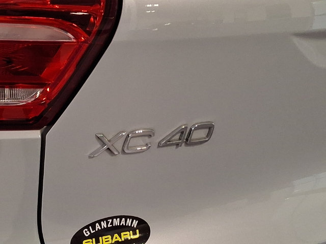 Used 2021 Volvo XC40 T5 R-Design w/ Climate Package AWD/4WD image 30