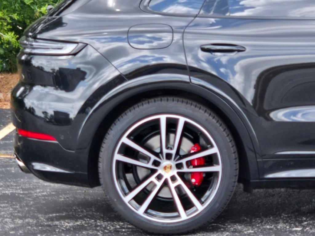 New 2025 Porsche Cayenne GTS image 14