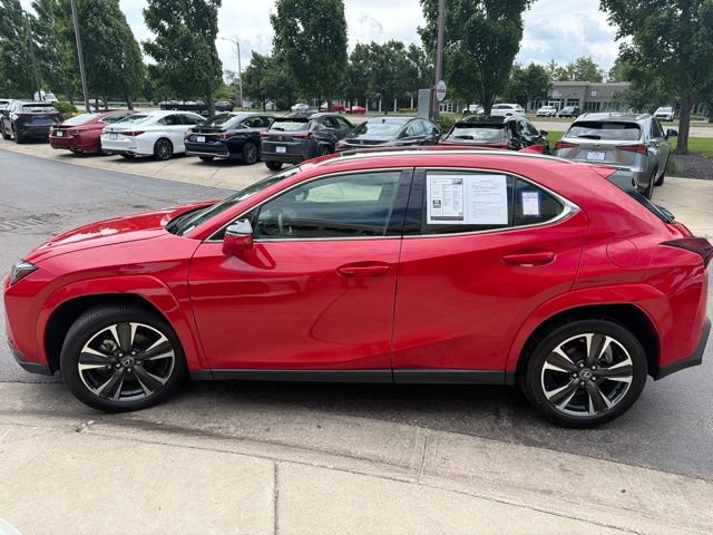 Used 2025 Lexus UX 300h FWD w/ Accessory Package (Z2) image 4
