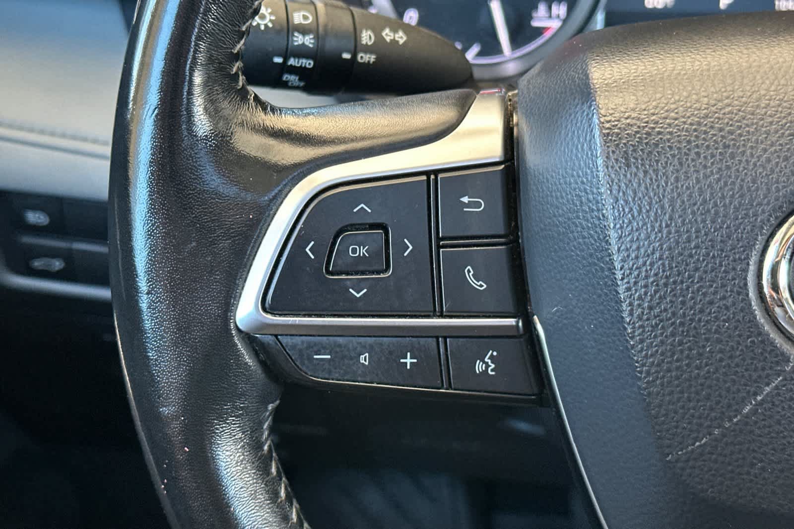 Used 2021 Toyota Highlander XLE AWD/4WD image 27