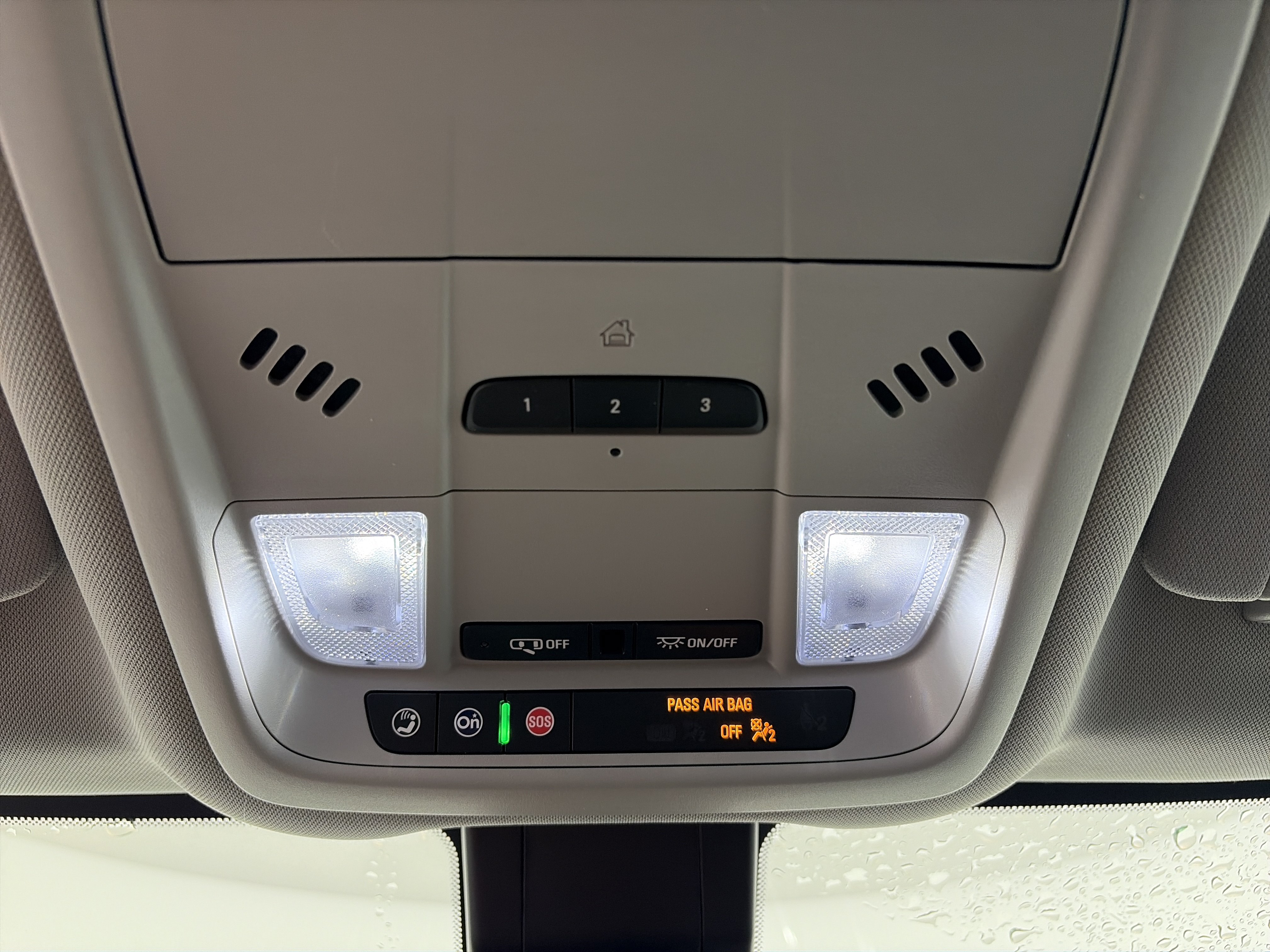 Used 2023 Chevrolet Equinox Premier AWD/4WD image 32