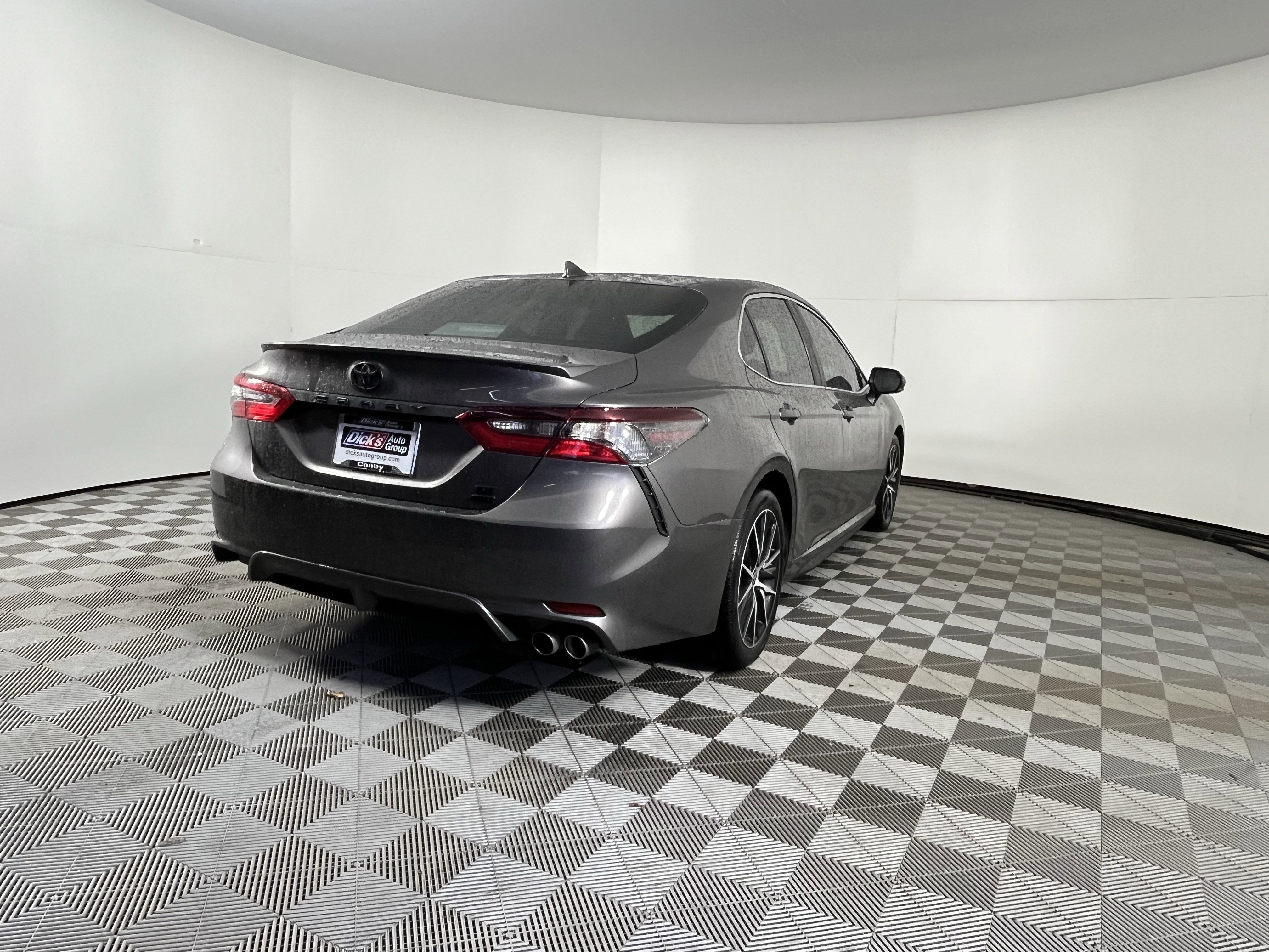 Used 2023 Toyota Camry SE image 5