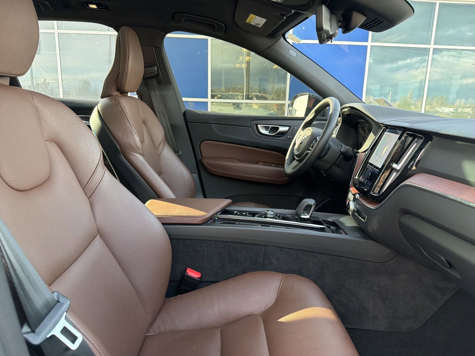 Certified 2025 Volvo XC60 T8 Plus w/ Protection Package Premier image 23