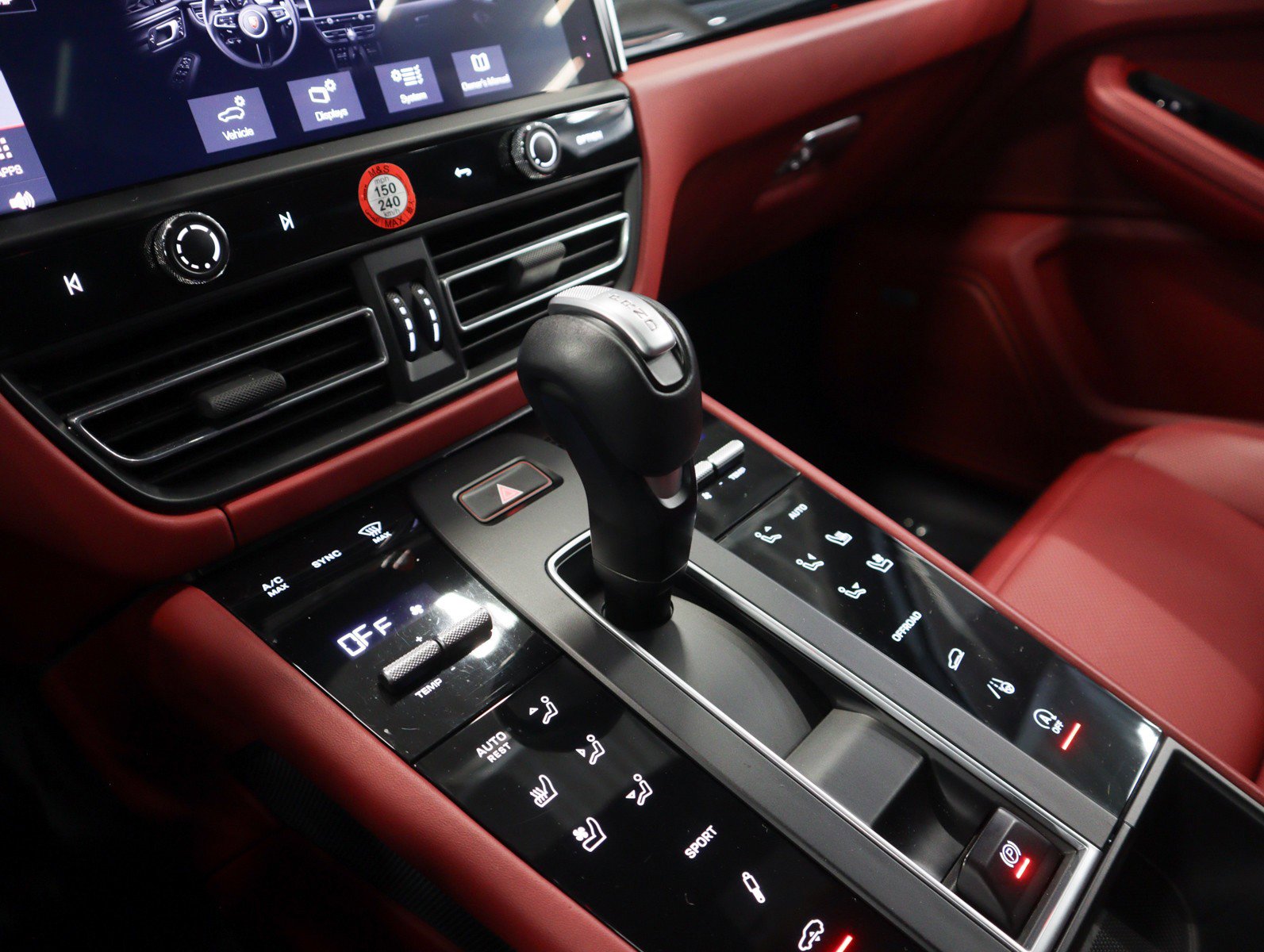 Certified 2022 Porsche Macan AWD/4WD image 16