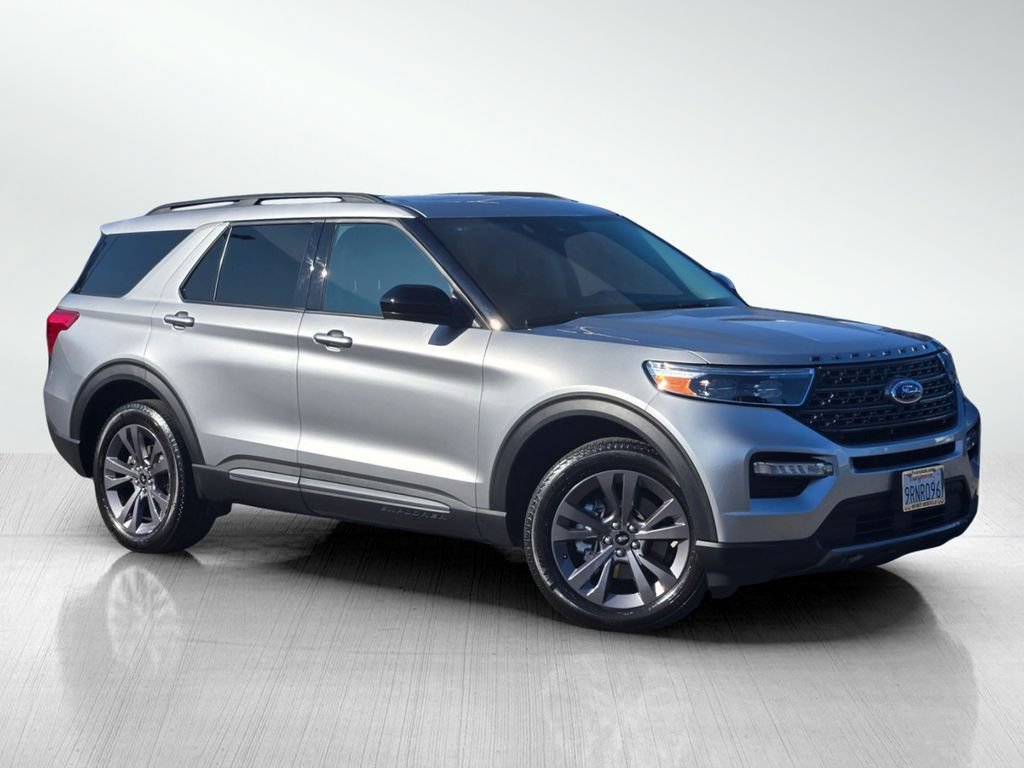 Used 2023 Ford Explorer XLT w/ Equipment Group 202A AWD/4WD image 1