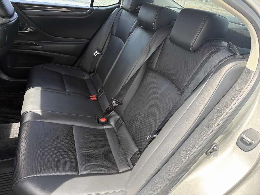 Used 2021 Lexus ES 300h FWD image 26