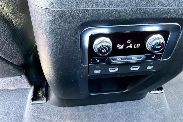 Used 2024 GMC Yukon Denali w/ Advanced Technology Package AWD/4WD image 10