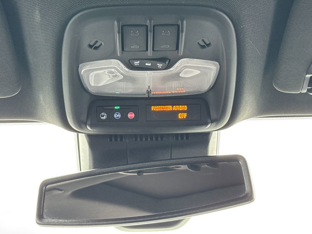 Used 2025 Chevrolet Colorado Z71 w/ Technology Package AWD/4WD image 23