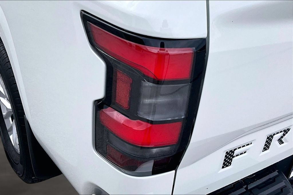 Used 2024 Nissan Frontier SV RWD image 23
