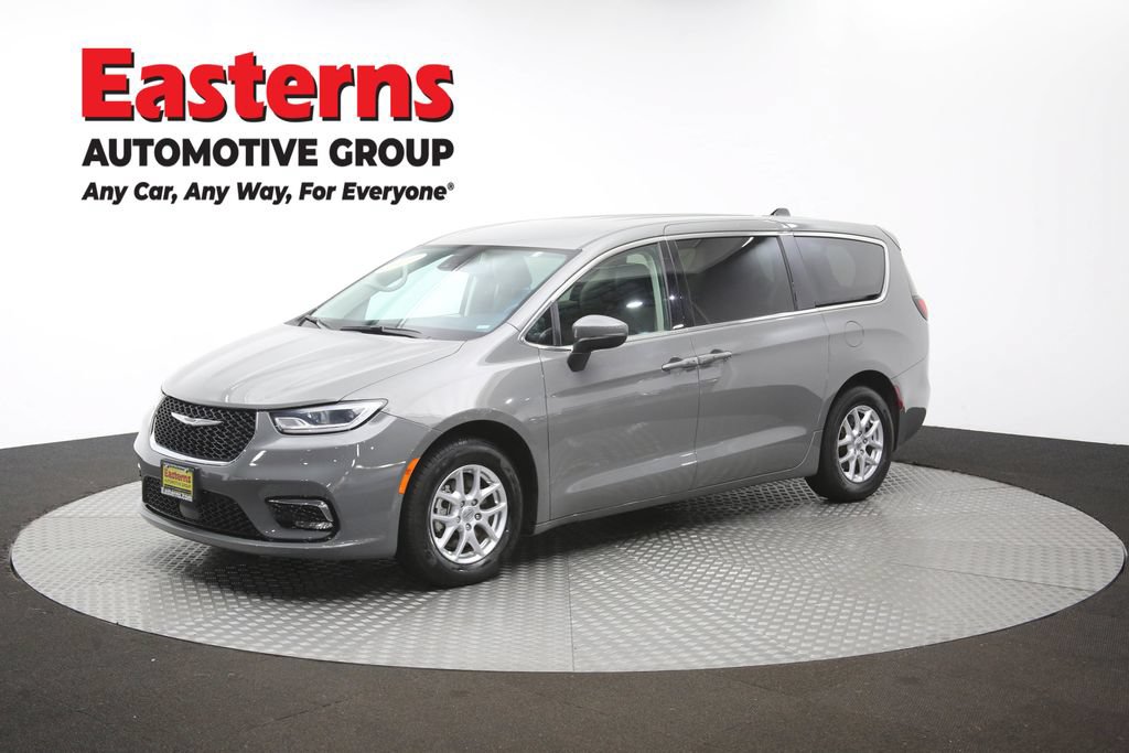 Used 2023 Chrysler Pacifica Touring-L FWD image 56
