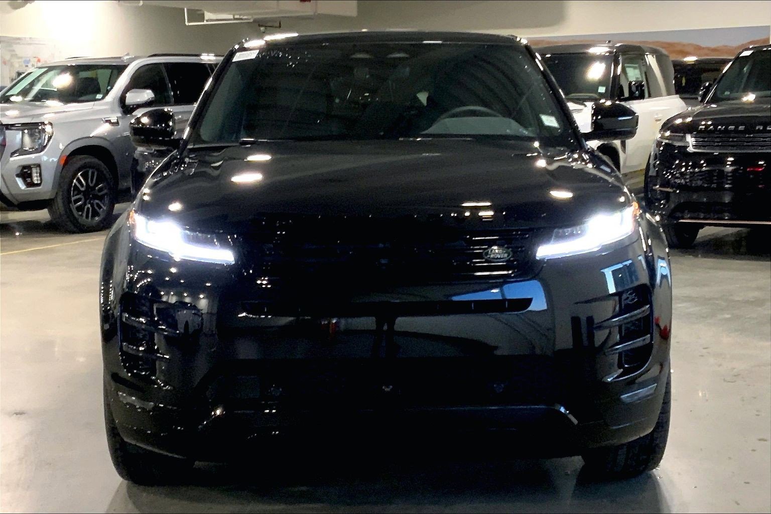 New 2026 Land Rover Range Rover Evoque Dynamic SE image 3