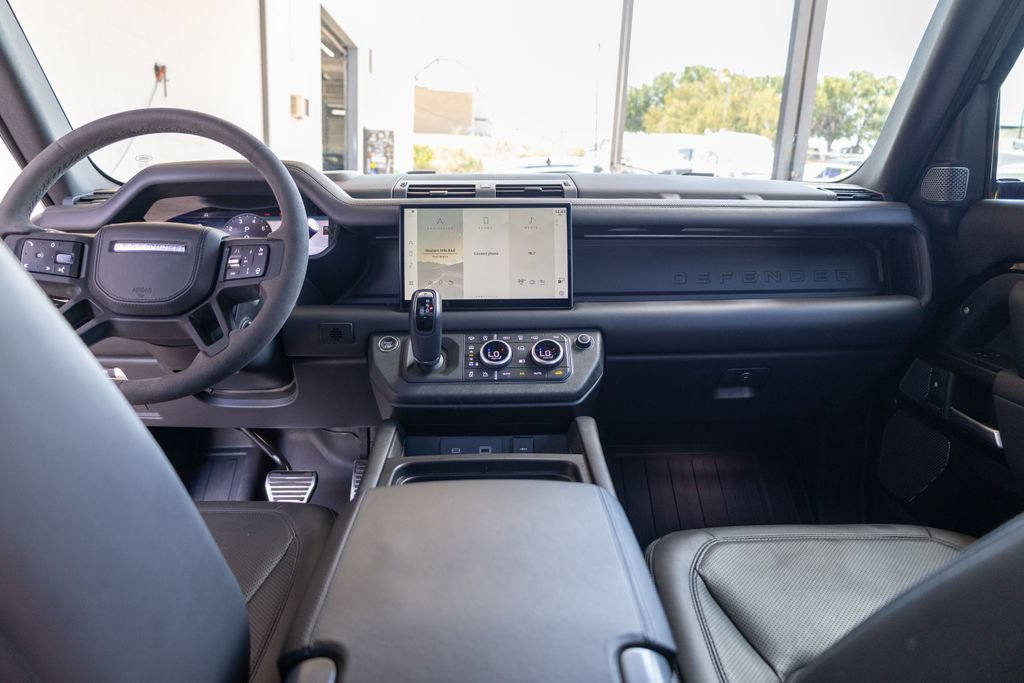 Used 2023 Land Rover Defender 110 V8 AWD/4WD image 14