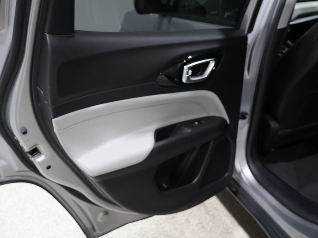 Used 2022 Jeep Compass Limited image 19