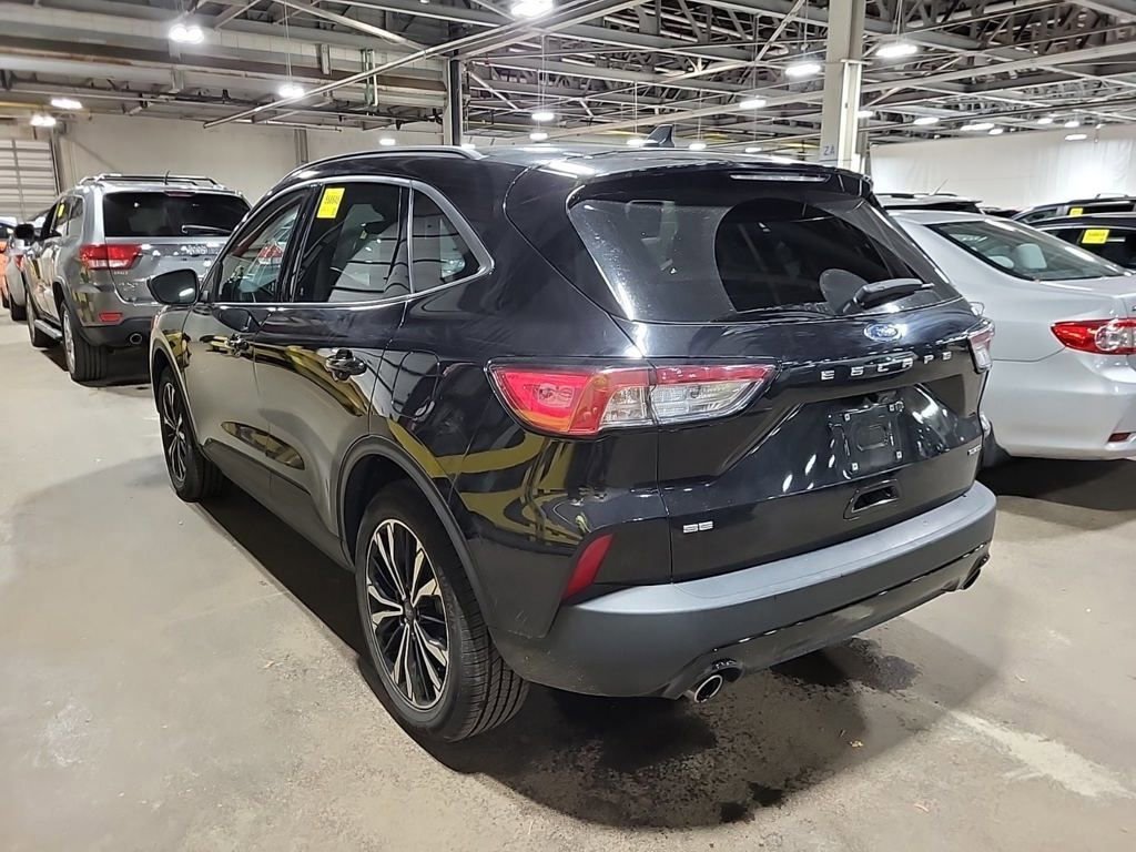 Used 2022 Ford Escape SE w/ SE Sport Appearance Package image 7