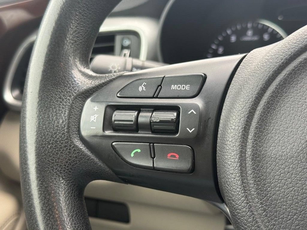 Used 2017 Kia Sorento AWD image 16