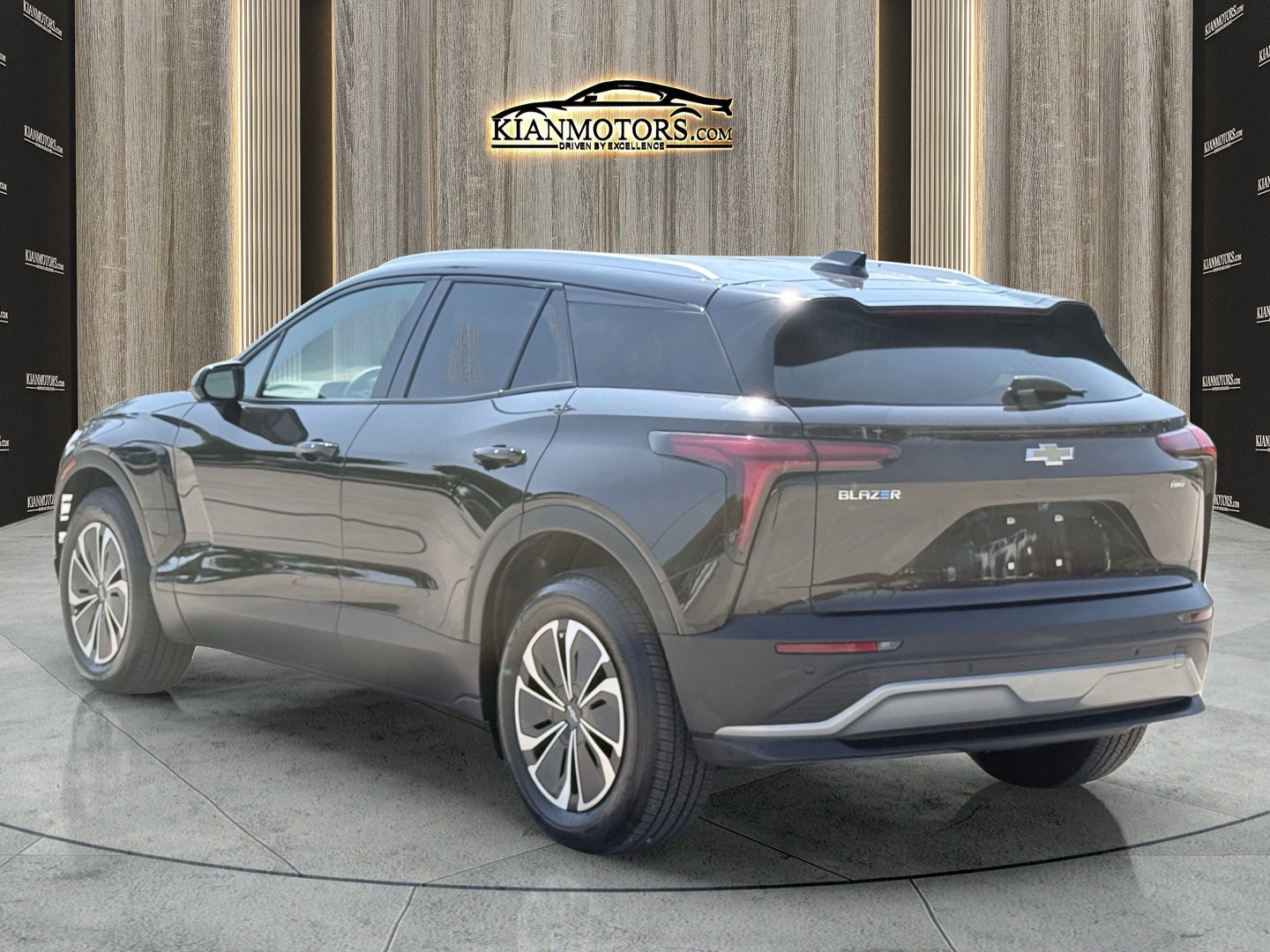 Used 2025 Chevrolet Blazer EV LT AWD/4WD image 5