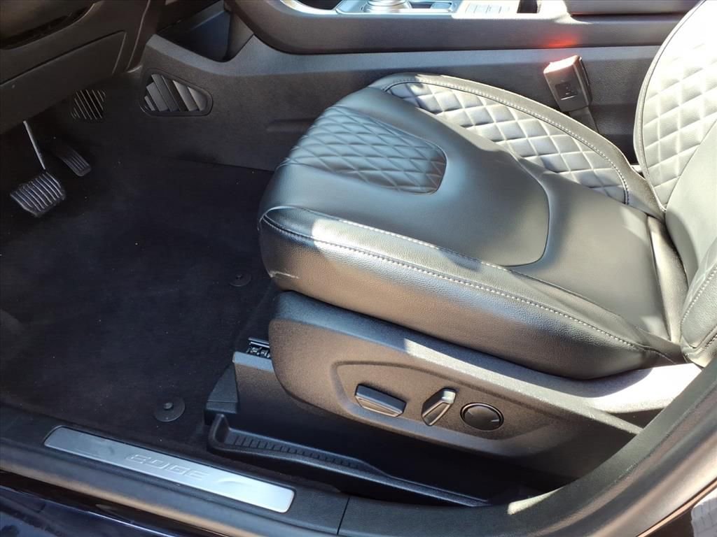 Used 2024 Ford Edge Titanium image 13