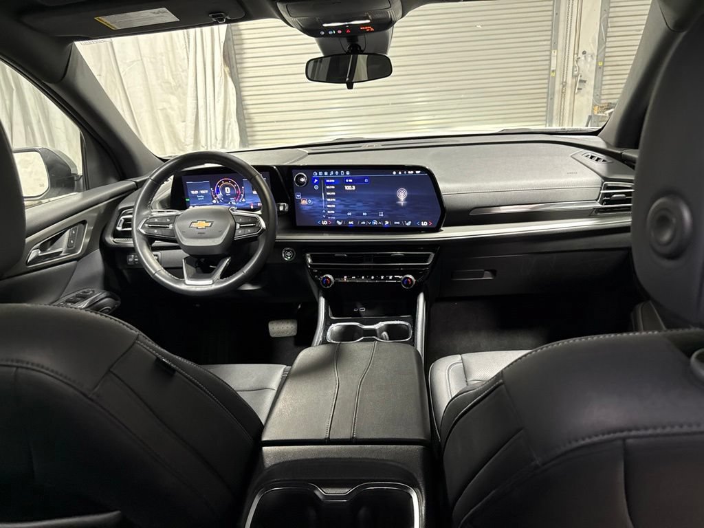 Used 2025 Chevrolet Traverse LT FWD image 14