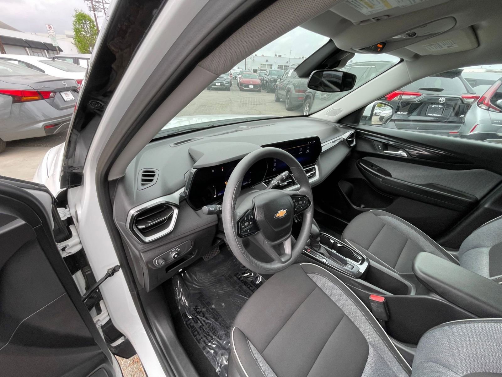 Used 2025 Chevrolet TrailBlazer LT FWD image 35