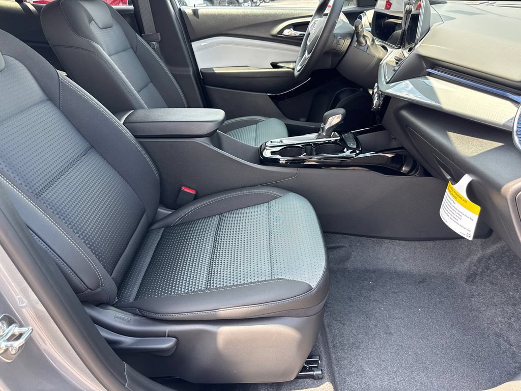 New 2026 Chevrolet Trax LT w/ Midnight Edition FWD image 14