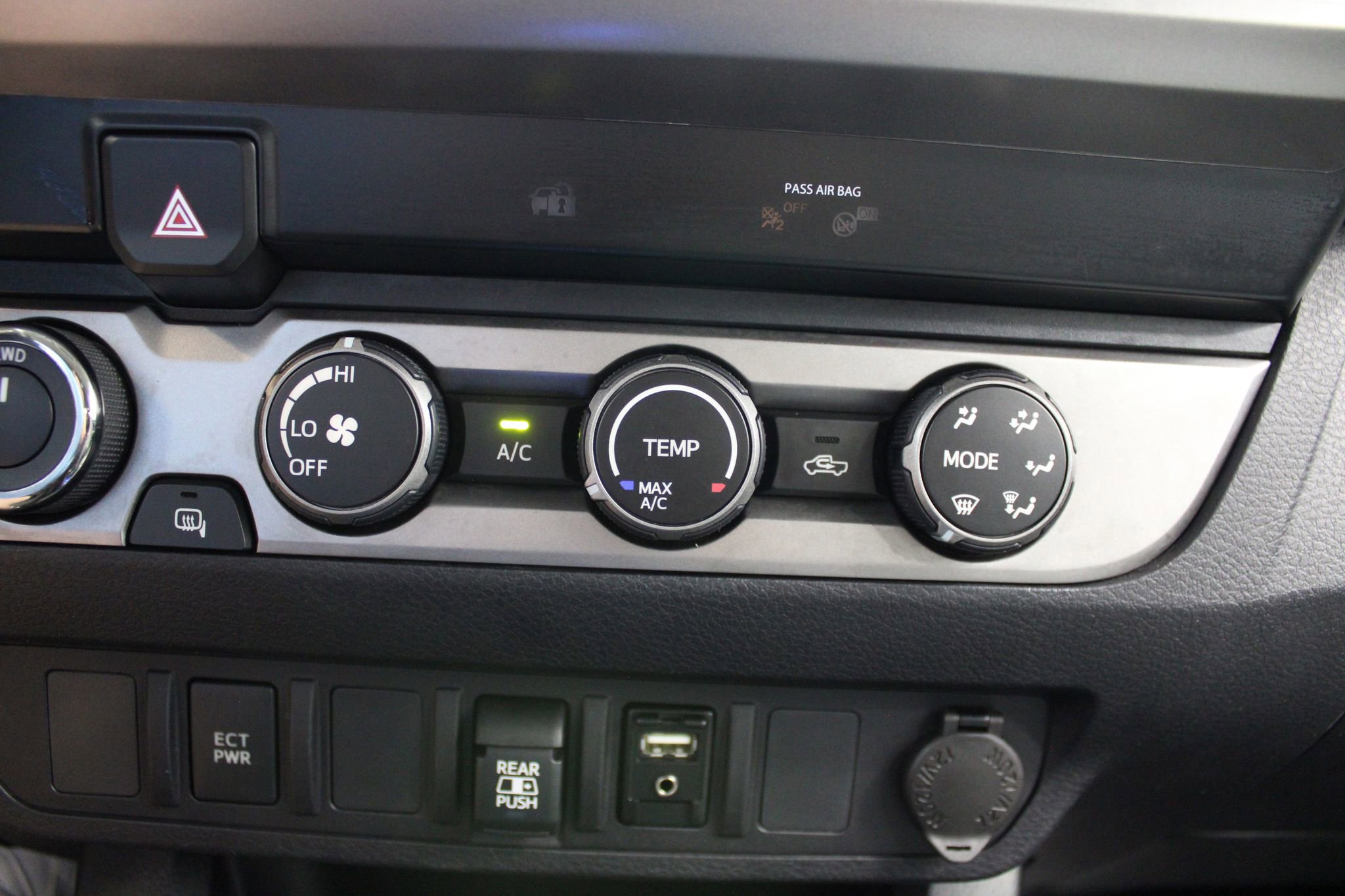 Used 2019 Toyota Tacoma SR5 AWD/4WD image 37
