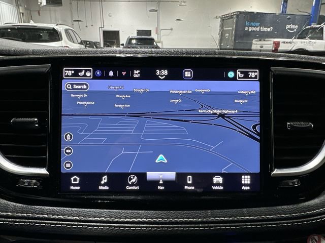 Used 2025 Chrysler Pacifica Limited image 24