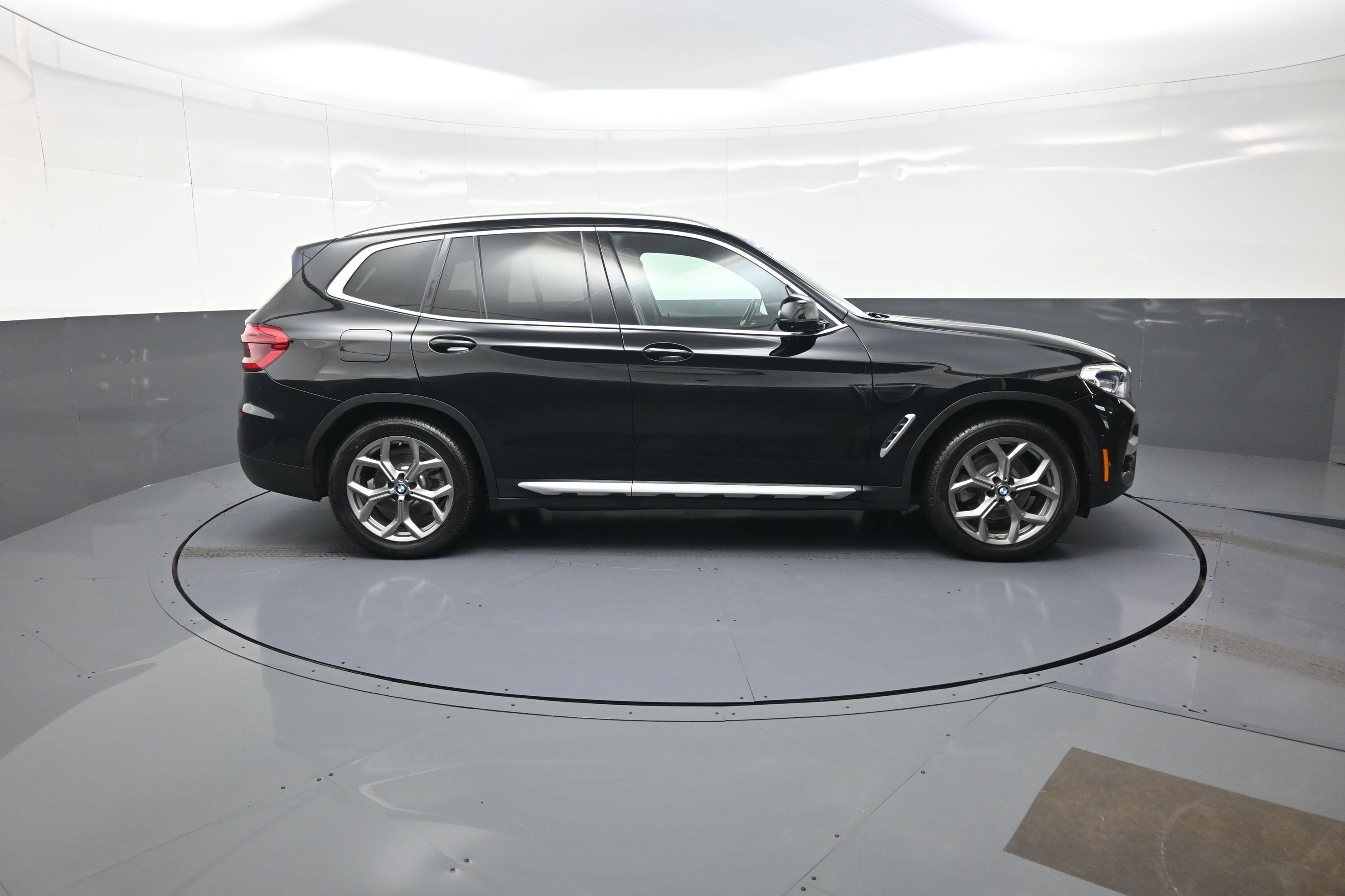 Used 2021 BMW X3 xDrive30i w/ Premium Package image 2
