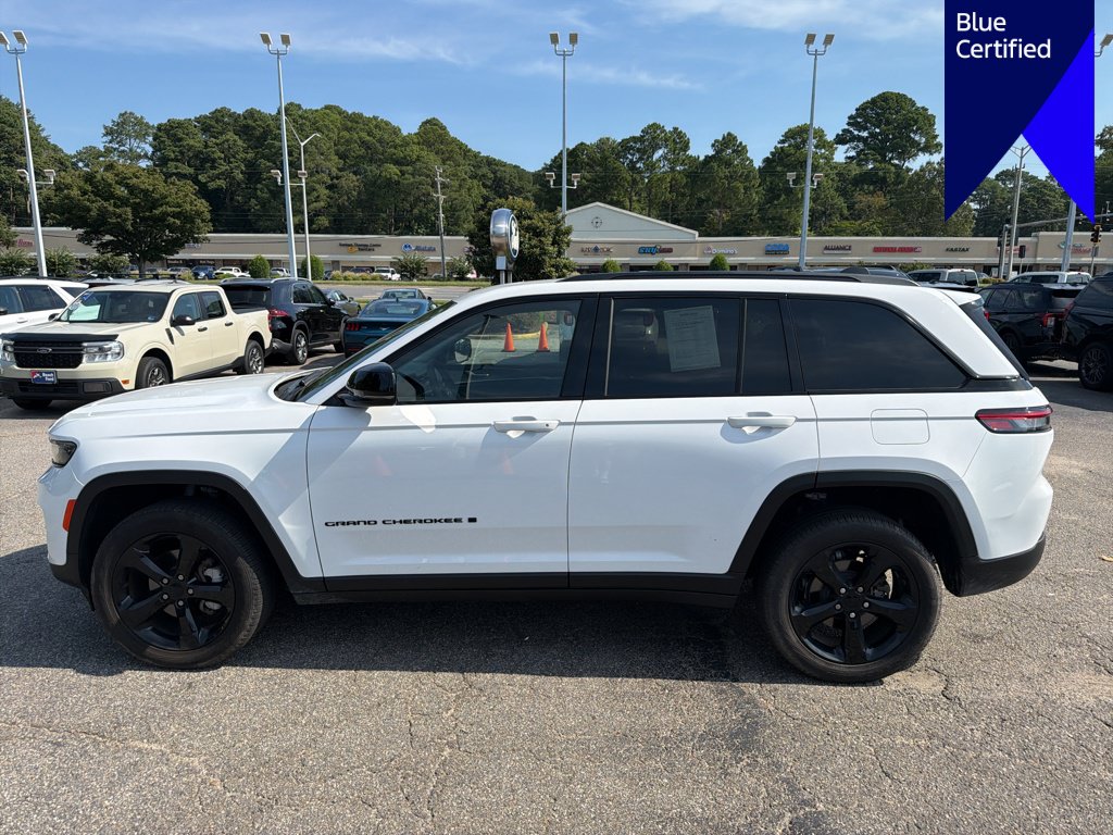 Used 2023 Jeep Grand Cherokee Limited w/ Black Appearance Package AWD/4WD image 8