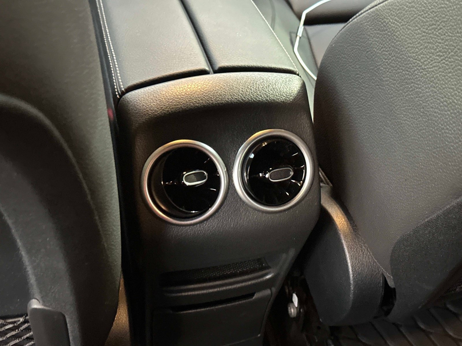 Used 2025 Mercedes-Benz GLB 250 image 15