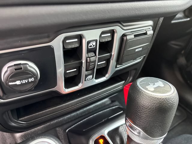Used 2025 Jeep Wrangler Unlimited Sahara w/ Safety Group AWD/4WD image 24