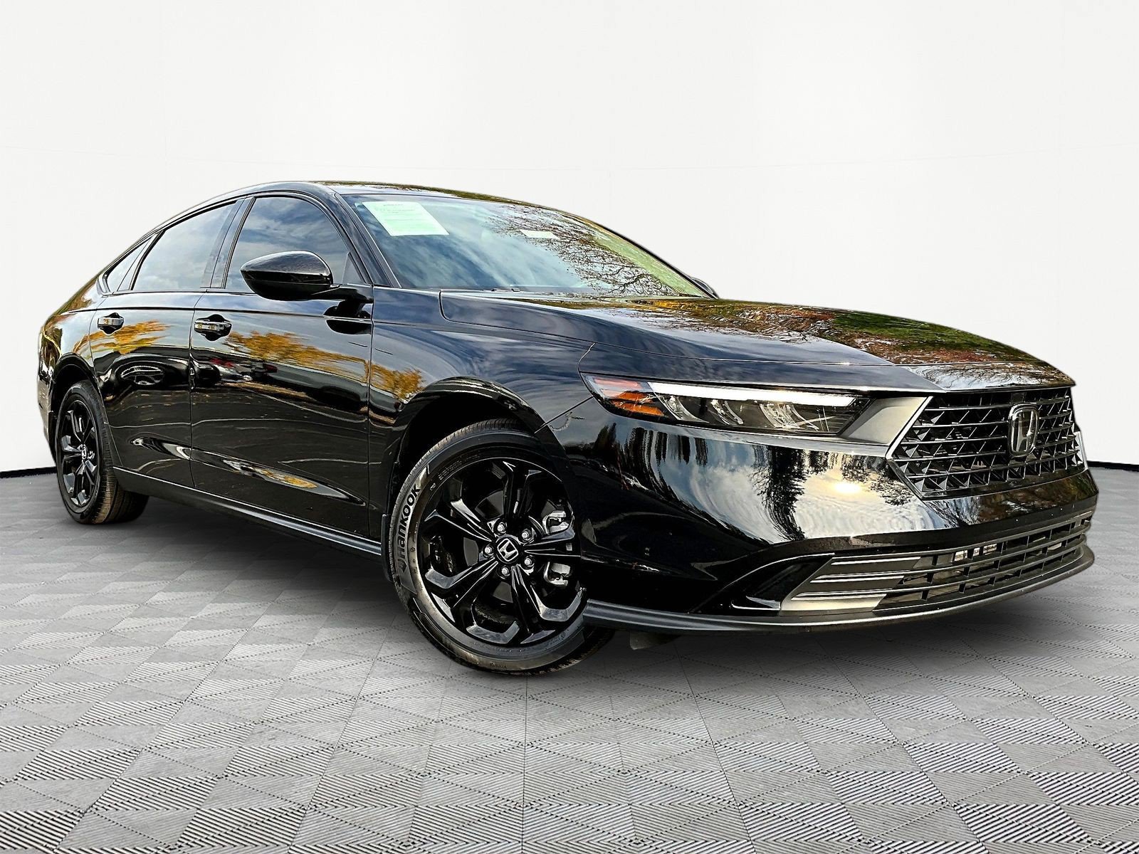 Used 2025 Honda Accord SE image 3