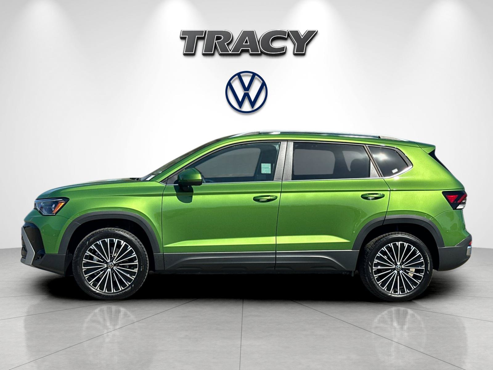 New 2027 Volkswagen Taos SE FWD image 7
