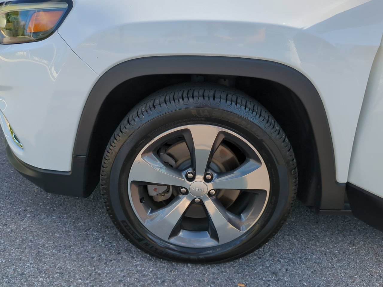 Used 2020 Jeep Cherokee Limited FWD image 25