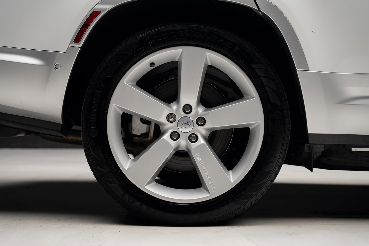 Used 2023 Land Rover Defender 130 First Edition image 38