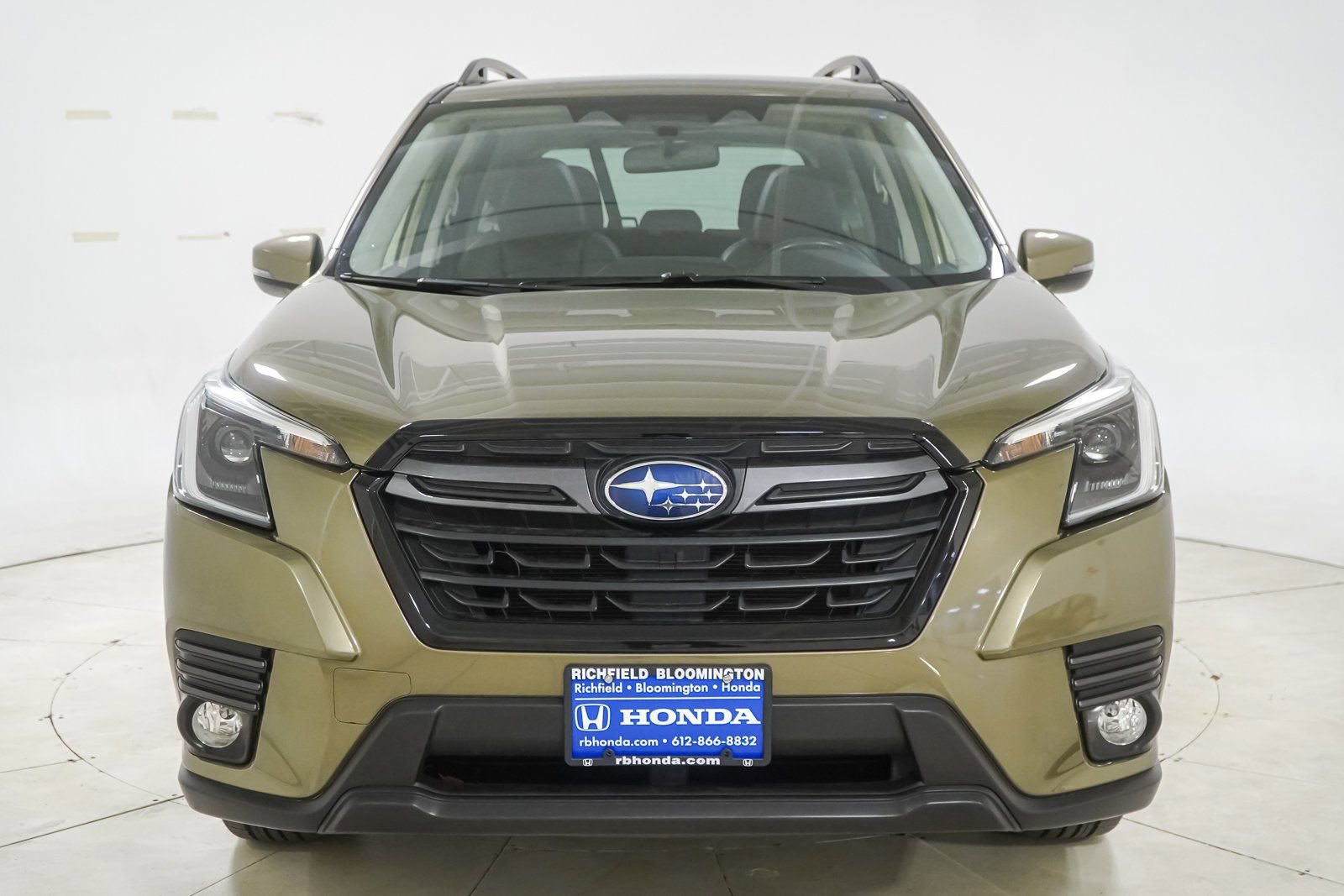 Used 2023 Subaru Forester Limited AWD/4WD image 3