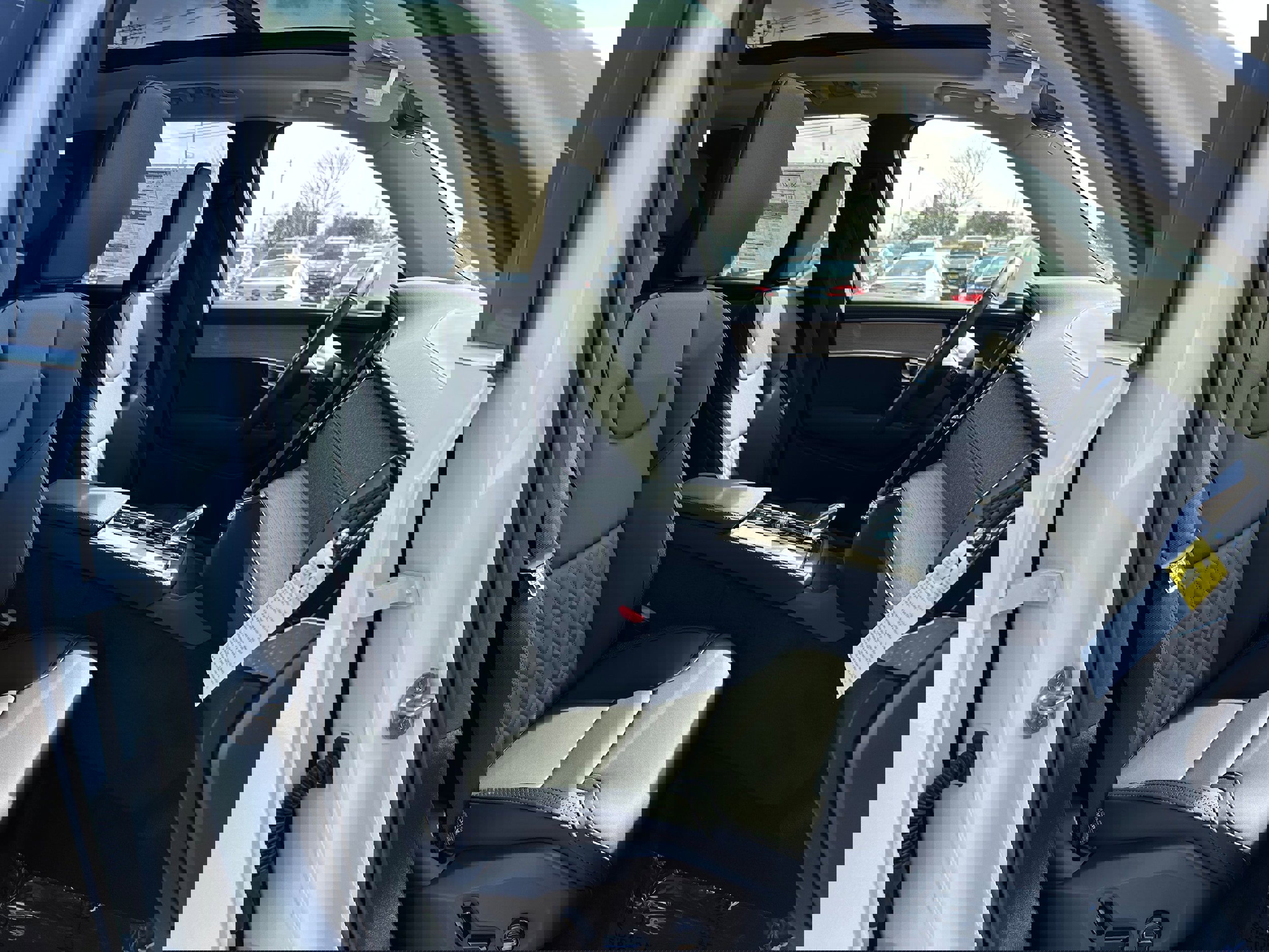 New 2025 Volvo XC90 T8 Plus w/ Protection Package Premier image 7