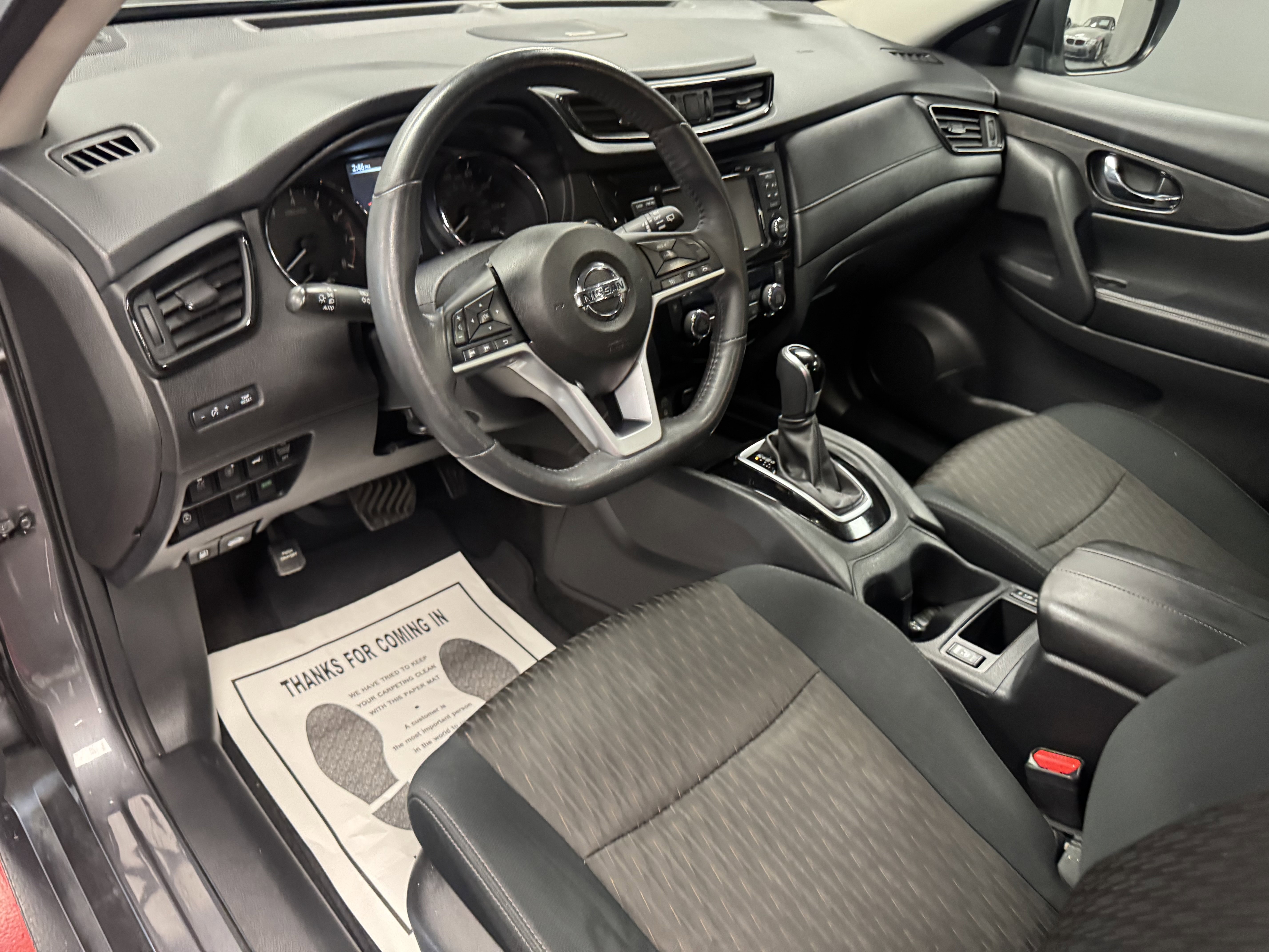 Used 2017 Nissan Rogue SV image 16