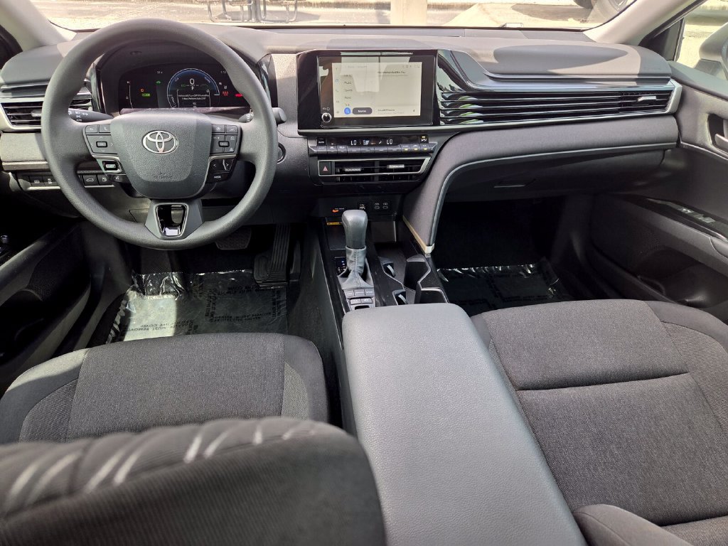 Used 2025 Toyota Camry LE FWD image 10
