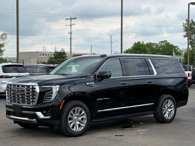 Used 2025 GMC Yukon XL Denali AWD/4WD image 41
