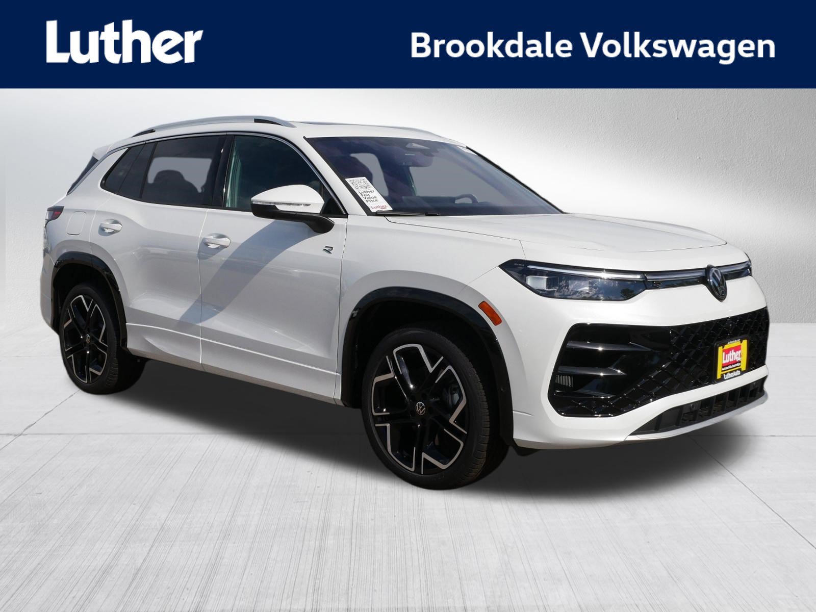 New 2026 Volkswagen Tiguan SEL R-Line AWD/4WD image 1