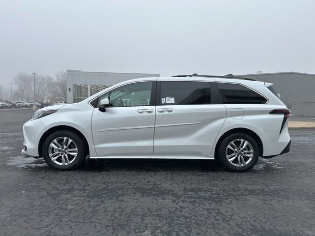 New 2026 Toyota Sienna XLE image 4