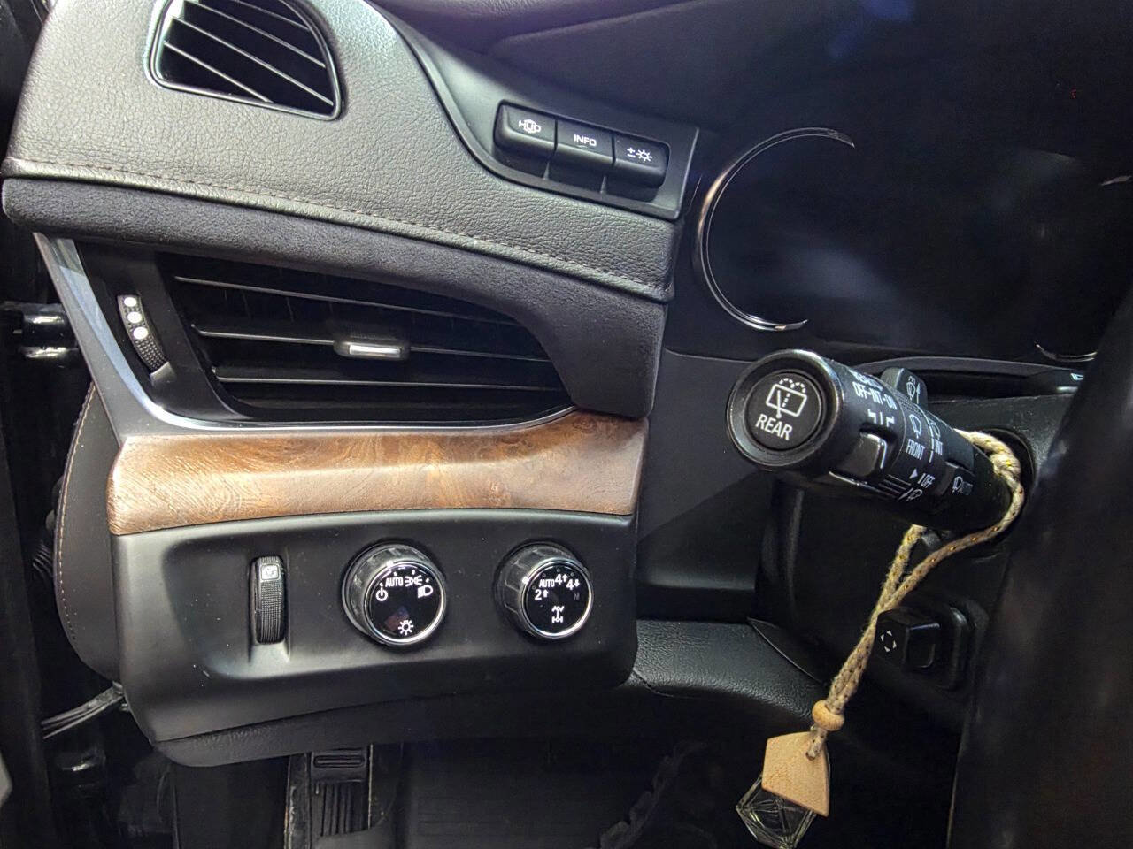 Used 2018 Cadillac Escalade ESV Luxury AWD/4WD image 32