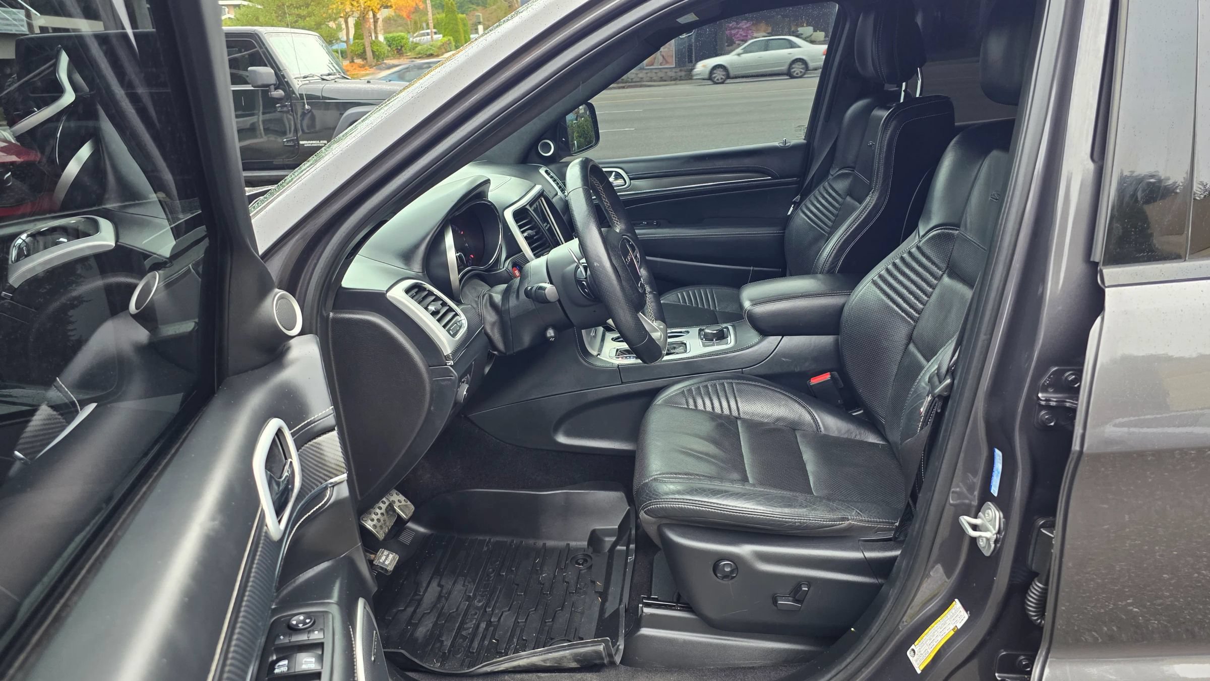 Used 2018 Jeep Grand Cherokee SRT AWD/4WD image 10